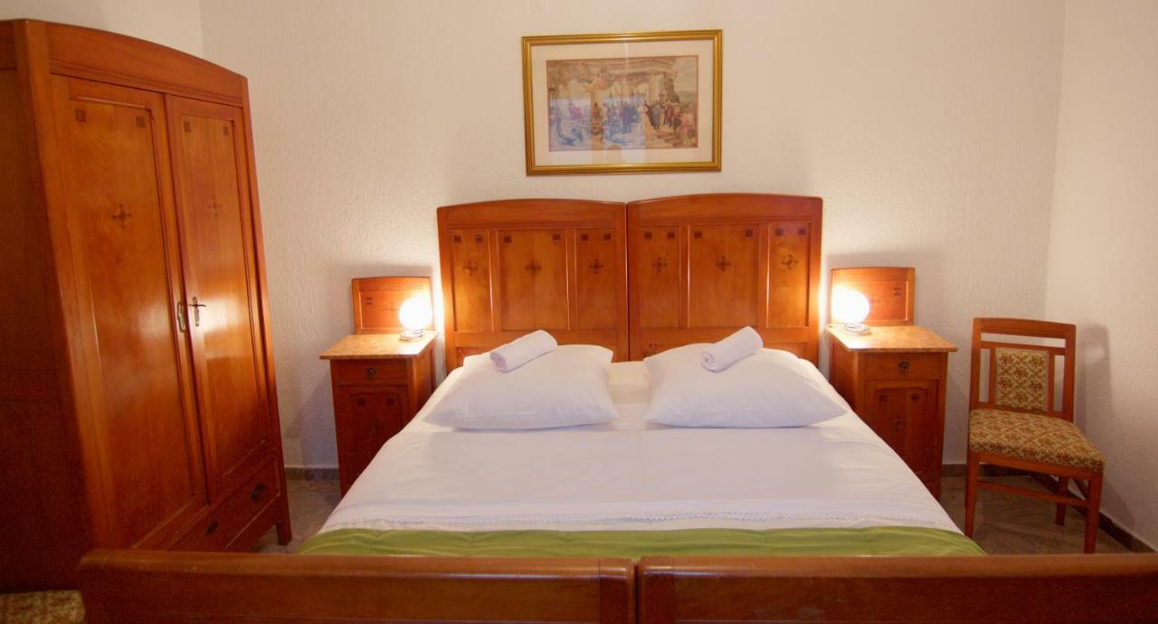 Apartmani Loreta Mali Lošinj Buitenkant foto